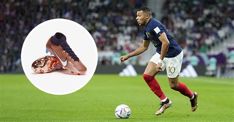 what boots does mbappe wear.